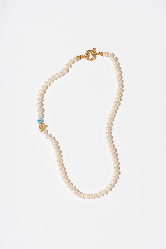 The Small Classic Blue Stripes Gold Plated Necklace w. Pearls