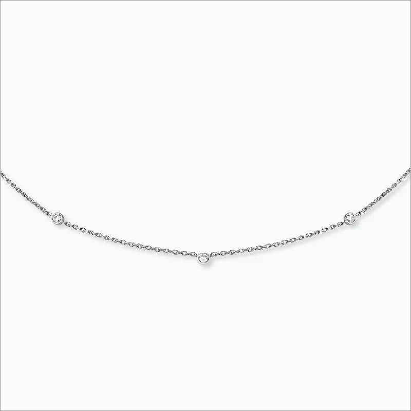 3 Stone 18K White Gold Necklace w. Diamond